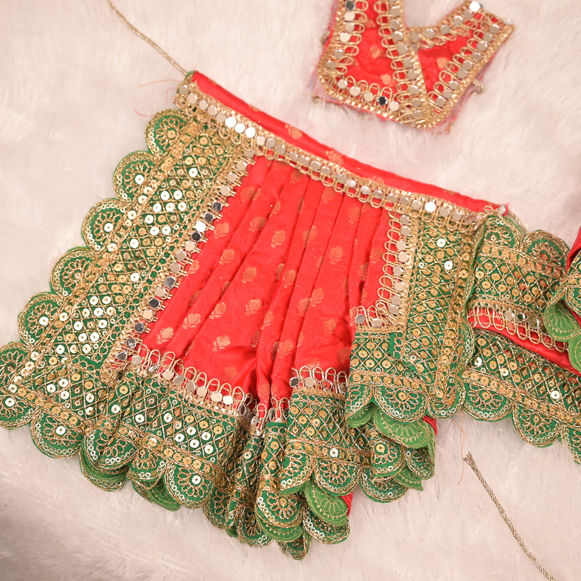 Mata Rani Saree – Reddish Maroon Pure Silk Poshak with Green Golden Lace Work